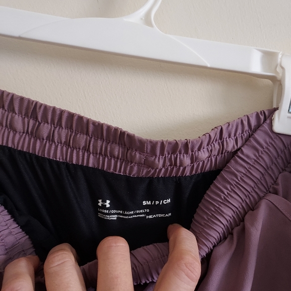 Womens workout running shorts. Size small purple and black never been worn - Picture 3 of 3